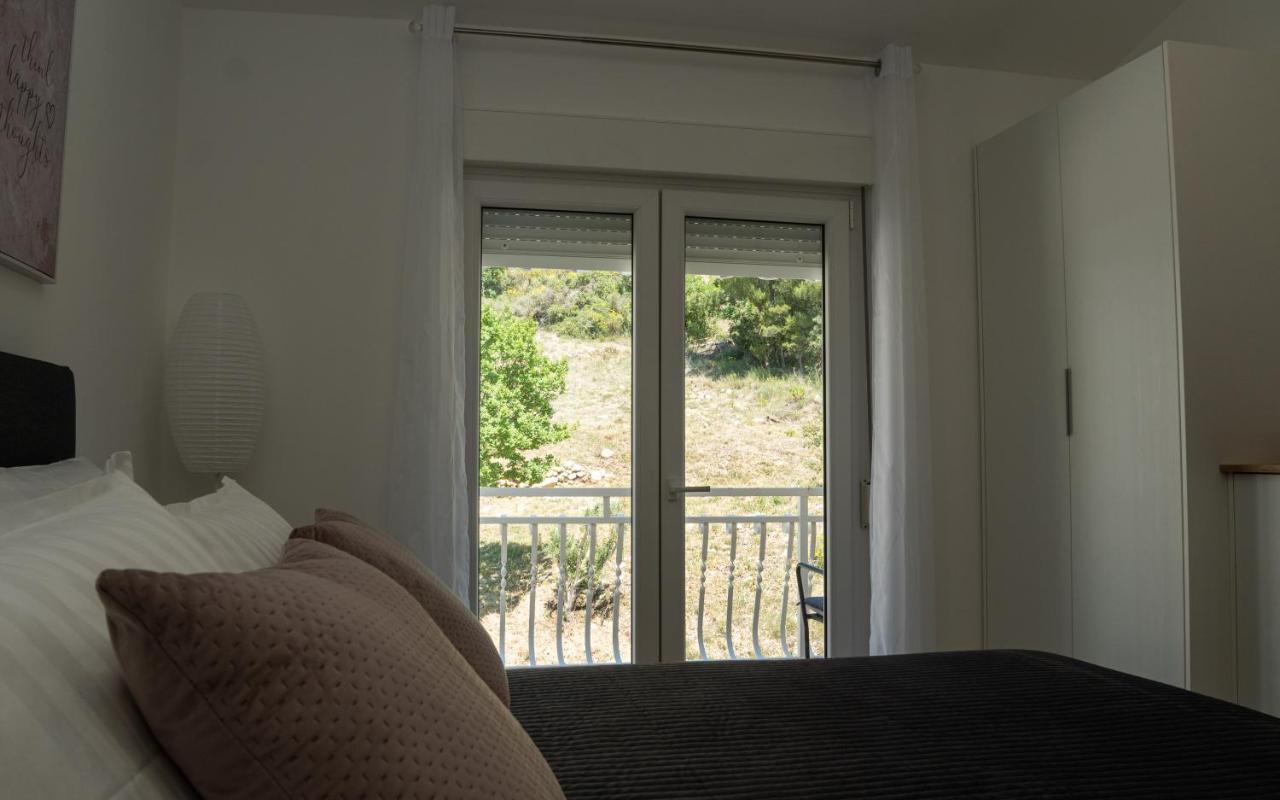Sea And Mountain View Apartments Duće Buitenkant foto